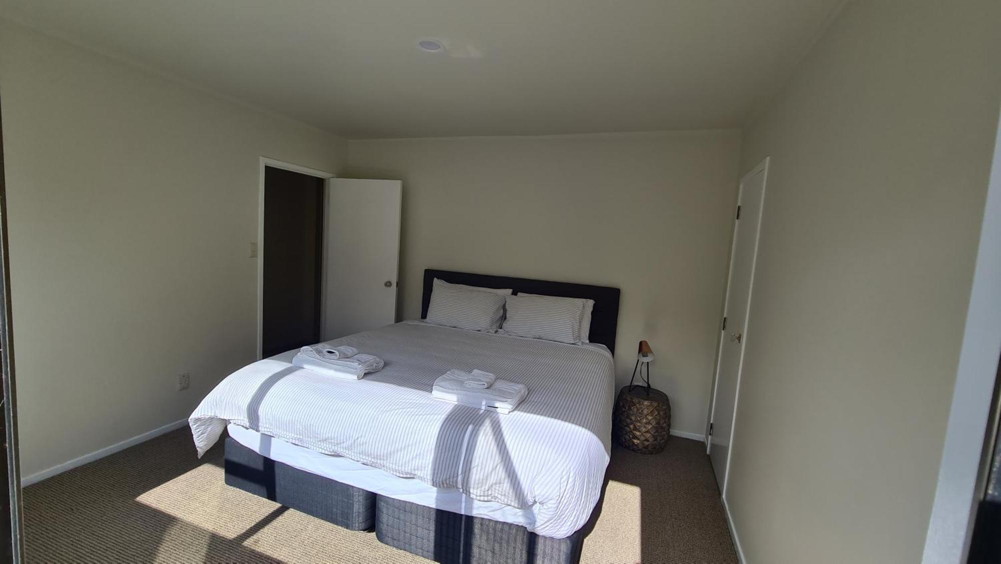 2 Bedroom Home, City And Sea Views Оукланд Екстериор снимка