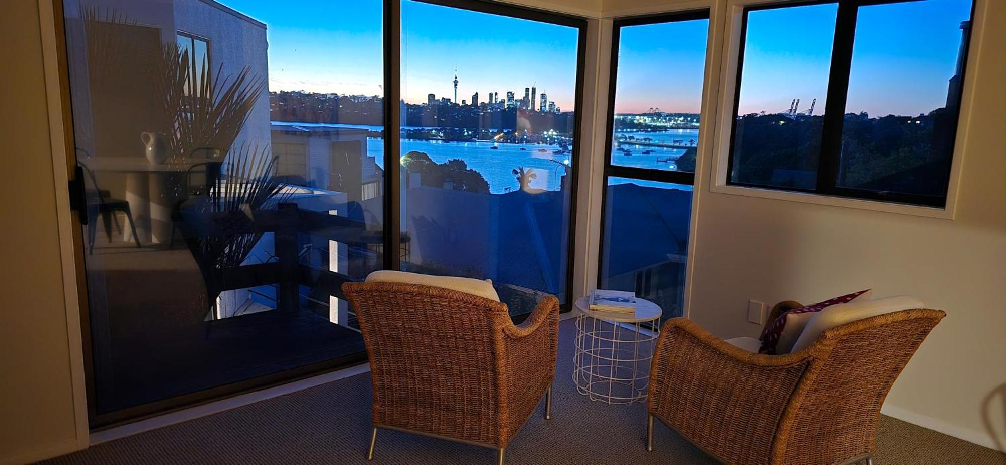 2 Bedroom Home, City And Sea Views Оукланд Екстериор снимка