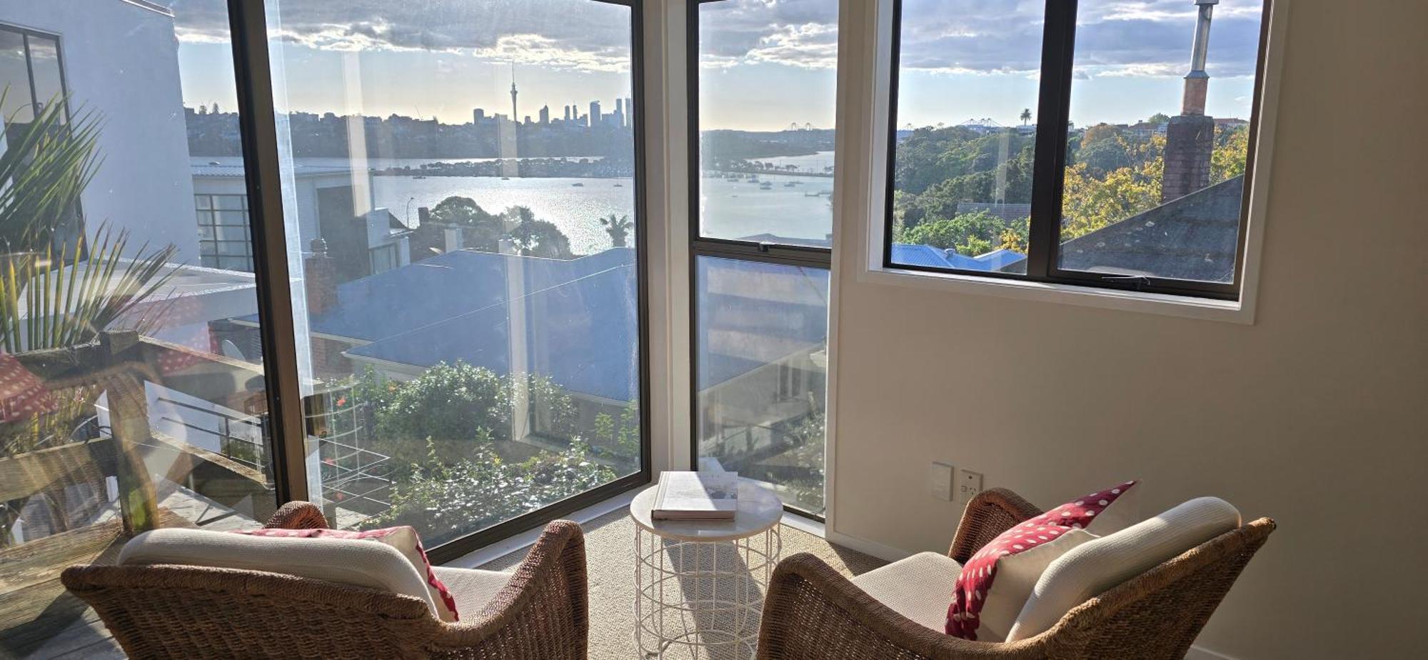 2 Bedroom Home, City And Sea Views Оукланд Екстериор снимка