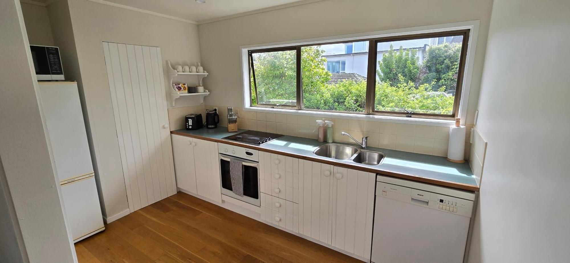 2 Bedroom Home, City And Sea Views Оукланд Екстериор снимка